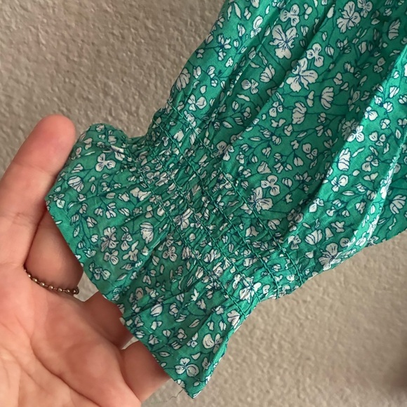 Boho Women's V- Neck Floral Green Lightweight Blouse - Picture 5 of 9